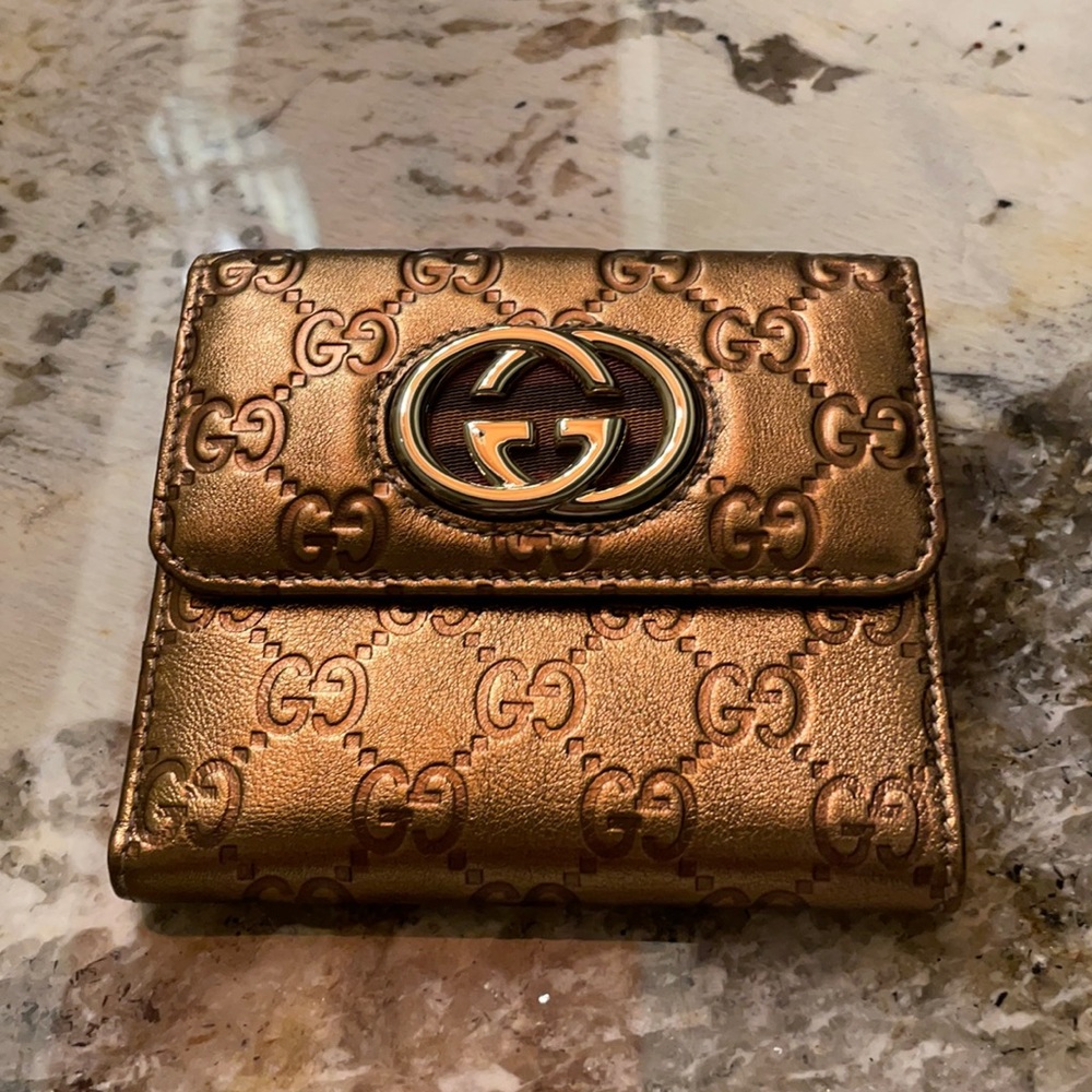 Gucci wallet gold leather with iconic GG monogram